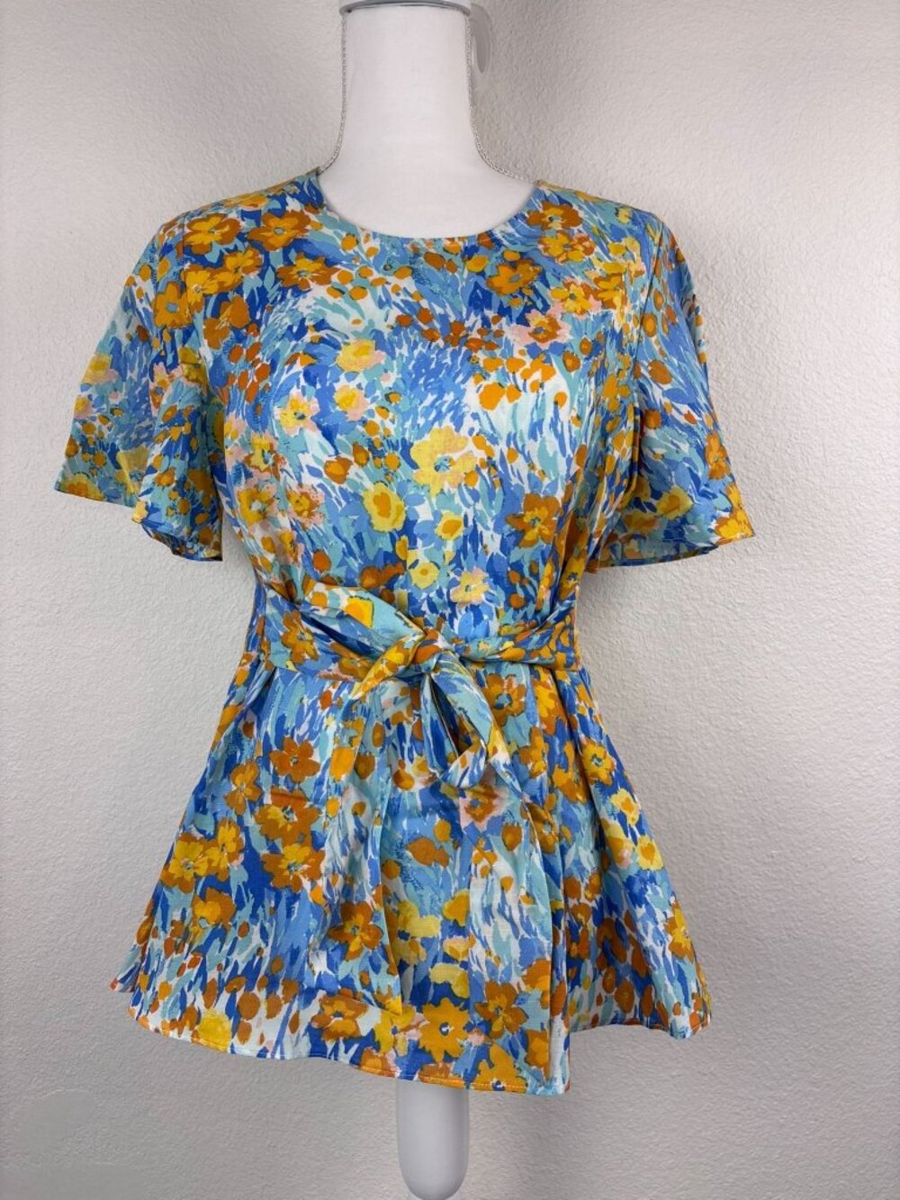 J. McLaughlin‎ small short flare sleeve blue floral tie front watercolor blouse